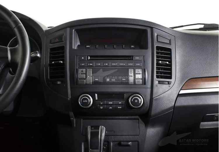 Mitsubishi Pajero IV