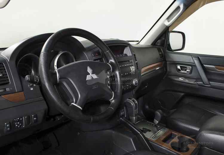 Mitsubishi Pajero IV