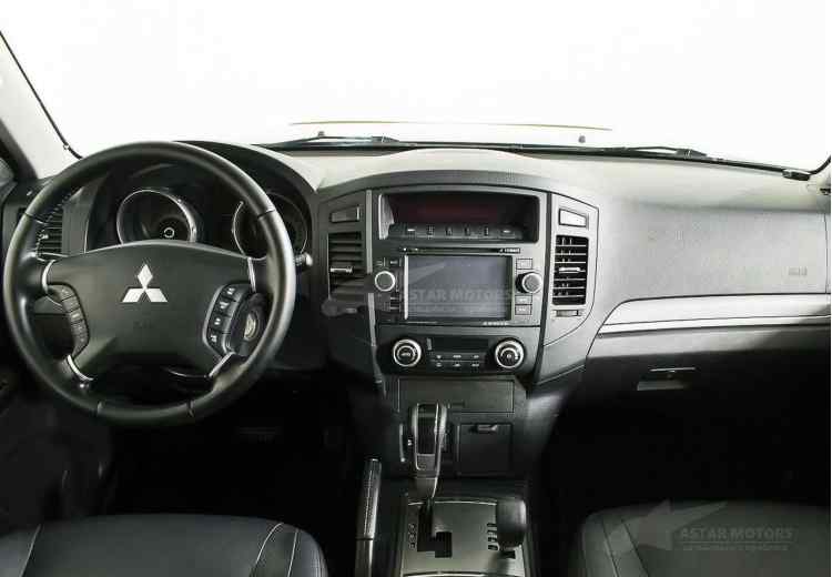 Mitsubishi Pajero IV