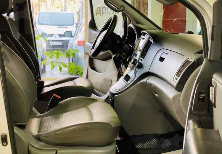 Hyundai Grand Starex I