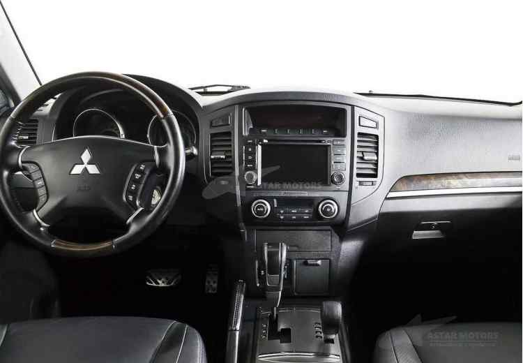 Mitsubishi Pajero IV