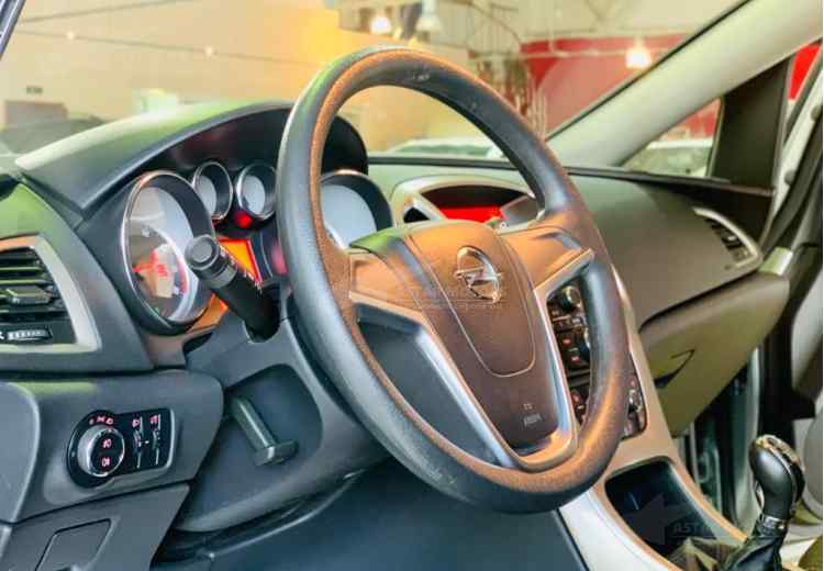 Opel Astra J Рестайлинг