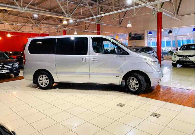 Hyundai Grand Starex I