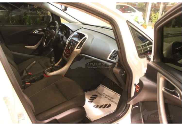 Opel Astra J Рестайлинг