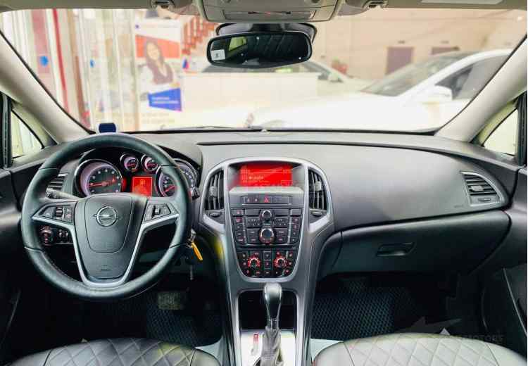 Opel Astra J Рестайлинг