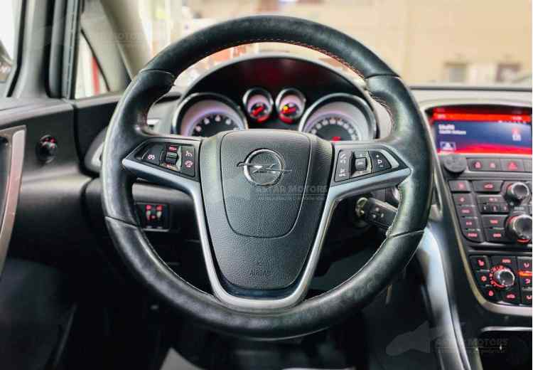 Opel Astra J Рестайлинг