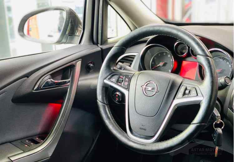 Opel Astra J Рестайлинг