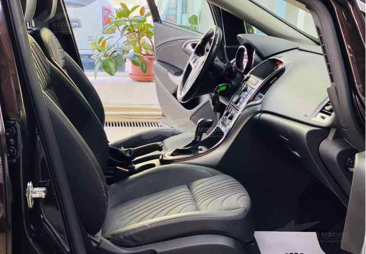 Opel Astra J Рестайлинг