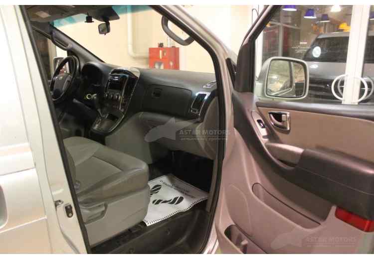 Hyundai Grand Starex I