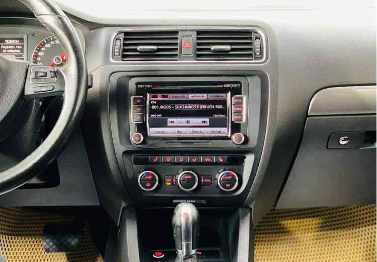 Volkswagen Jetta VI