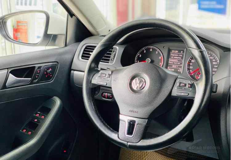 Volkswagen Jetta VI