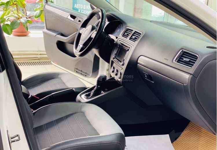 Volkswagen Jetta VI