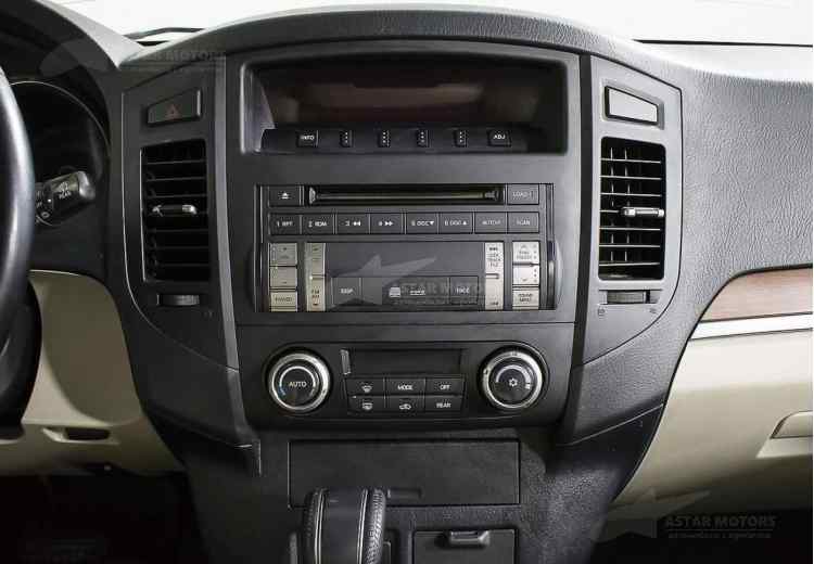 Mitsubishi Pajero IV