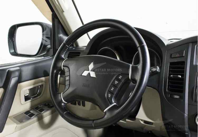 Mitsubishi Pajero IV