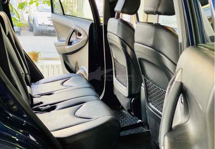 Toyota RAV4 III (XA30)