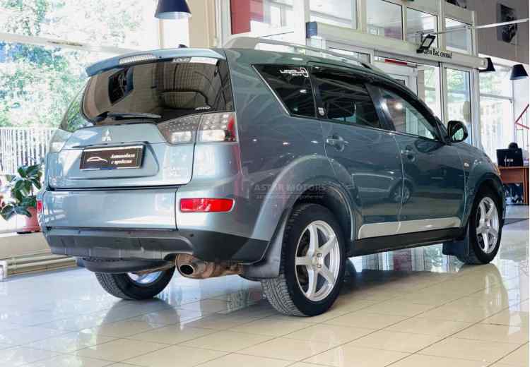 Mitsubishi Outlander II
