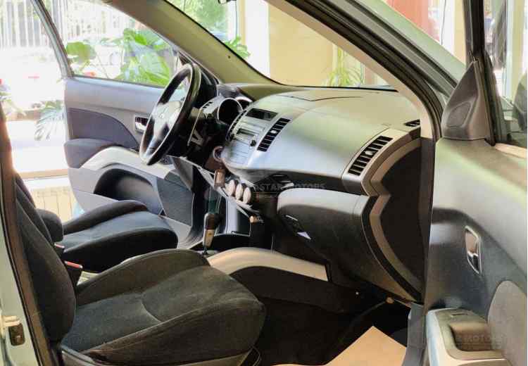 Mitsubishi Outlander II