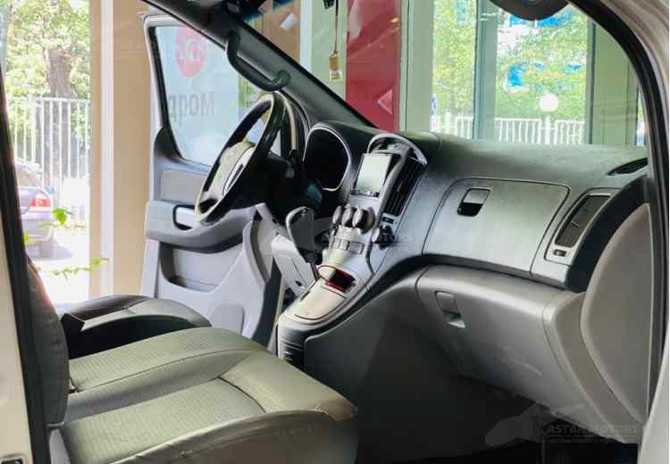 Hyundai Grand Starex I