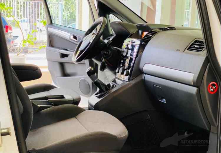 Opel Zafira B Рестайлинг
