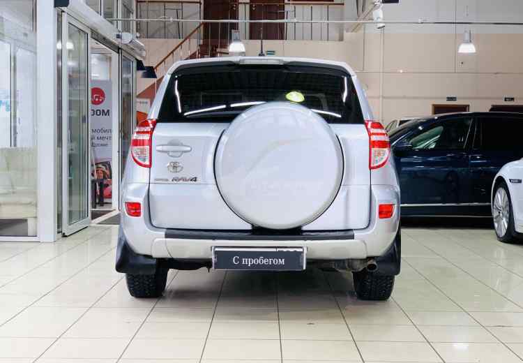 Toyota RAV4 IV (CA40)