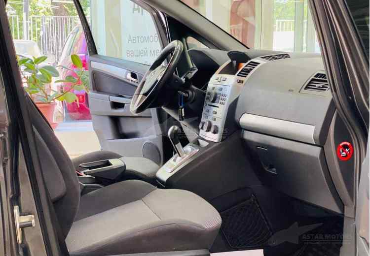 Opel Zafira B Рестайлинг
