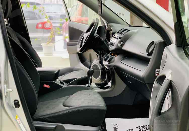 Toyota RAV4 IV (CA40)