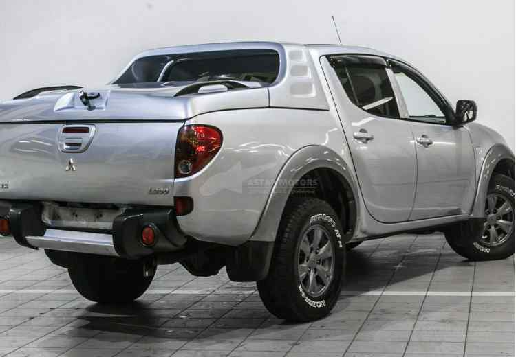 Mitsubishi L200 IV