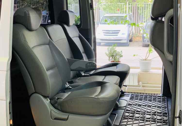 Hyundai Grand Starex I