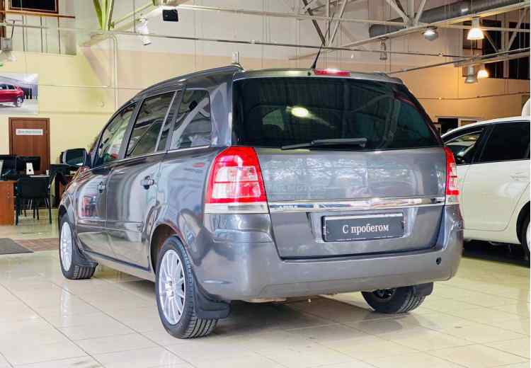 Opel Zafira B Рестайлинг